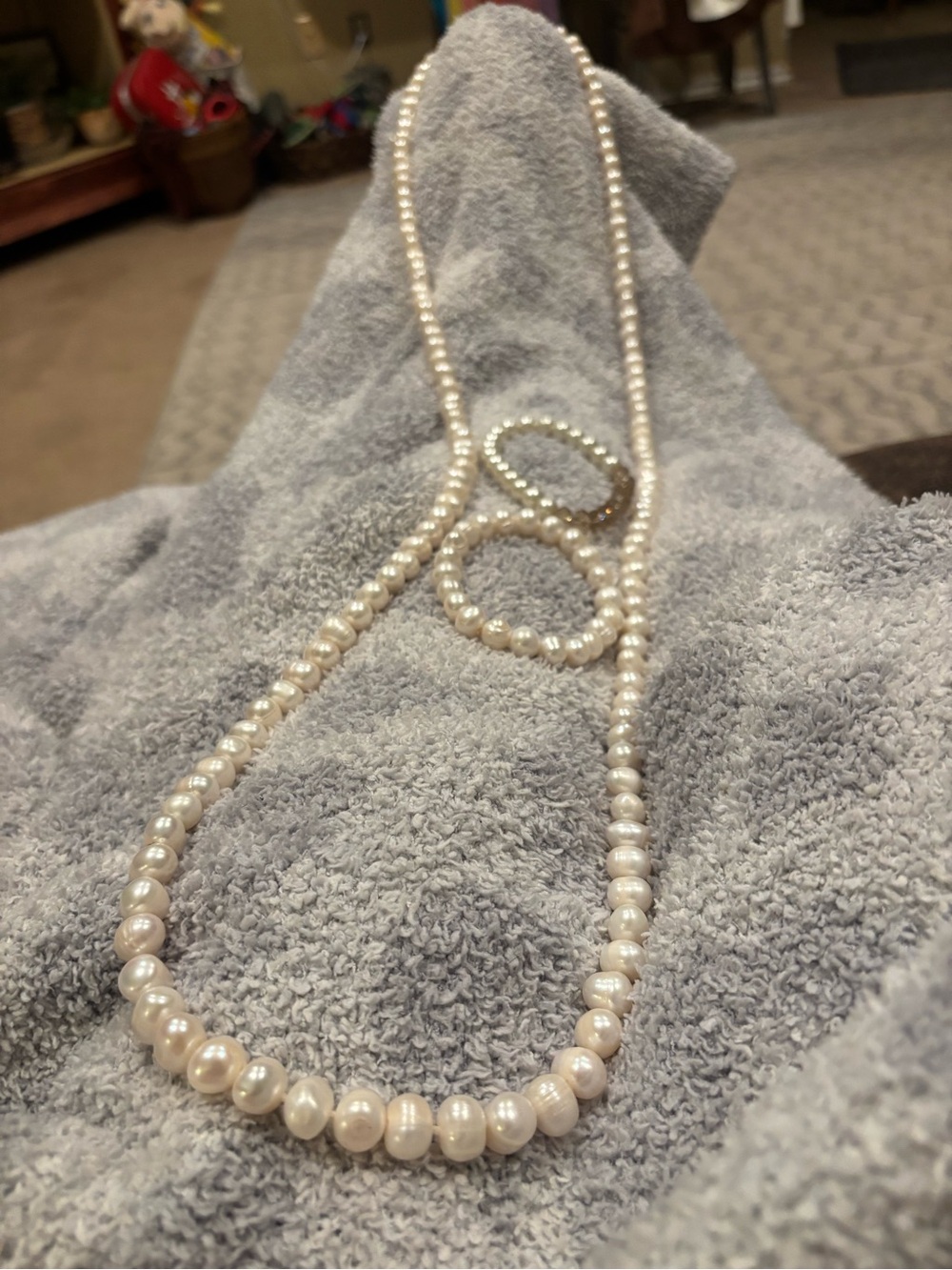 Lustrous White Pearl Necklace and Bracelet Set - Women Jewelry